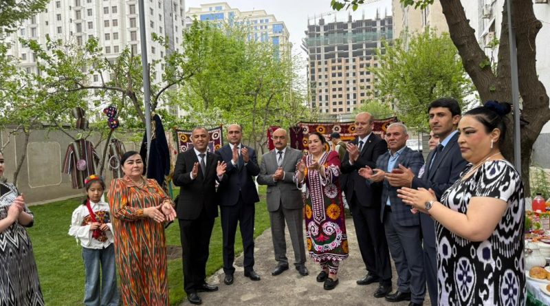 ТАҶЛИЛИ ТАНТАНАВИИ ҶАШНИ НАВРӮЗ ДАР СУДИ КОНСТИТУТСИОНИИ ҶУМҲУРИИ ТОҶИКИСТОН